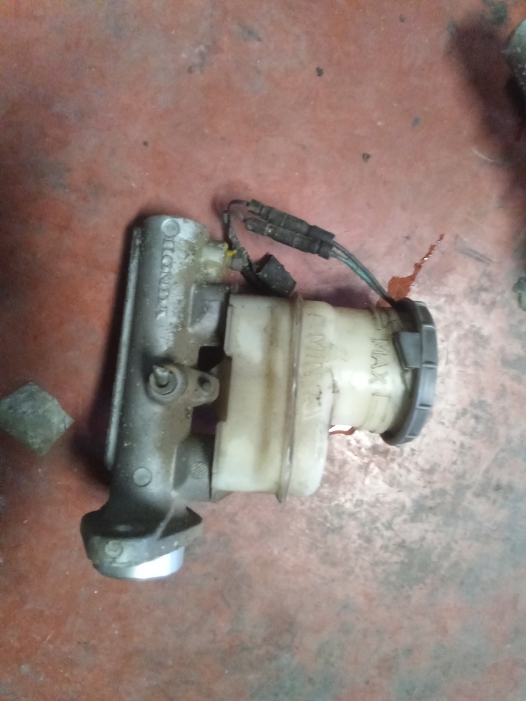 Bomba de freno honda hr-v 1.6i '00