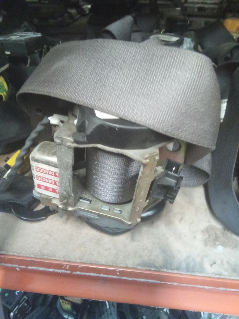 Cinturon trasero derecho chrysler 300 '05