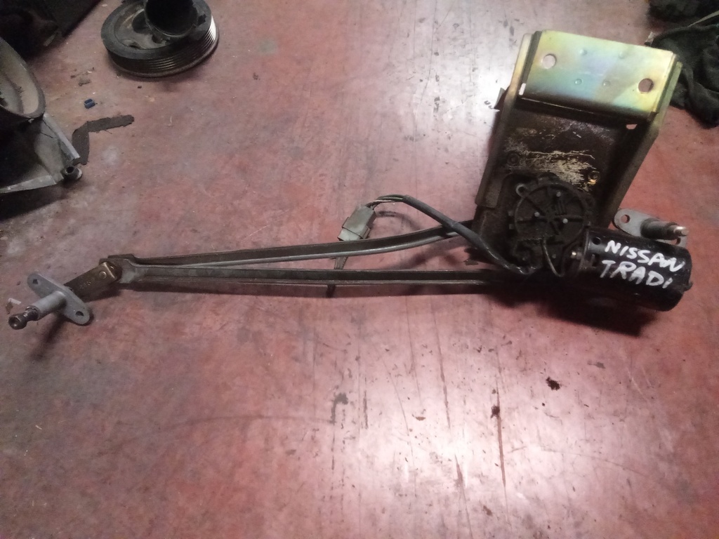 Motor limpia delantero Nissan trade '99