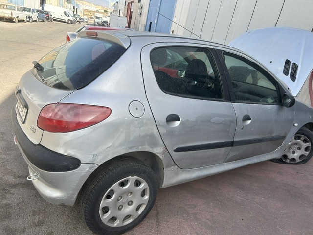 0564 PEUGEOT 206 1.4i 2002