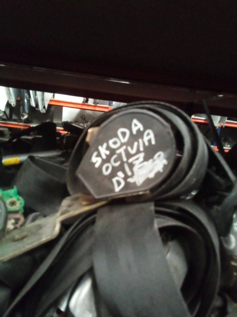 Cinturon delantero izquierdo skoda octavia '00