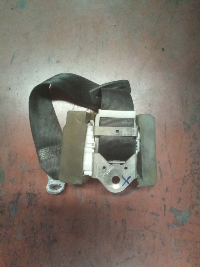 Cinturon trasero derecho audi a3 '06