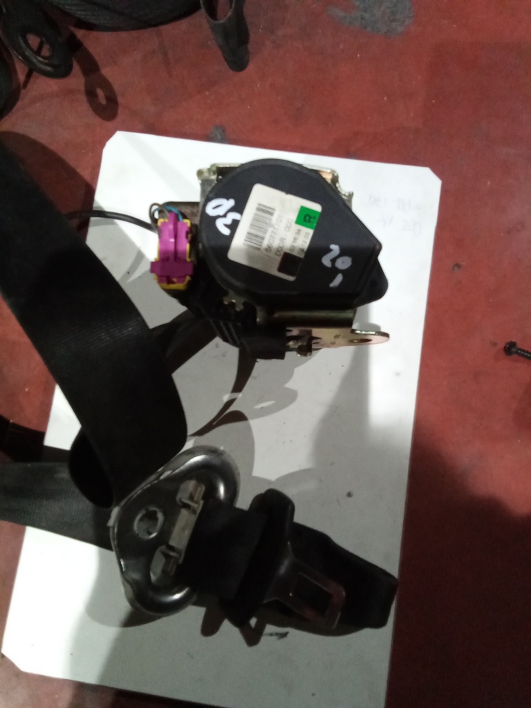 Cinturon delantero derecho 3p volkswagen golf iv '02