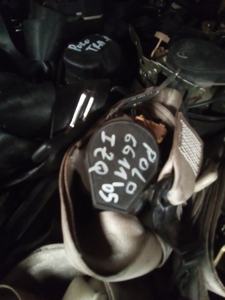 Cinturon delantero izquierdo 5p volkswagen polo '06