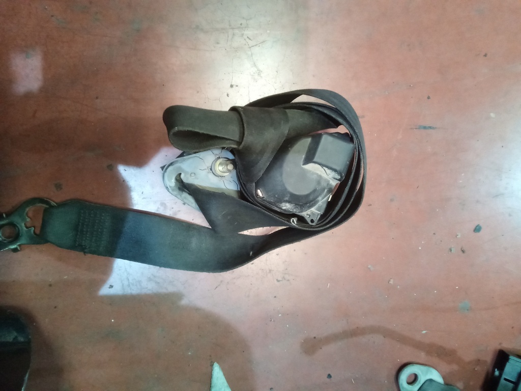 Cinturon delantero derecho renault expres '93