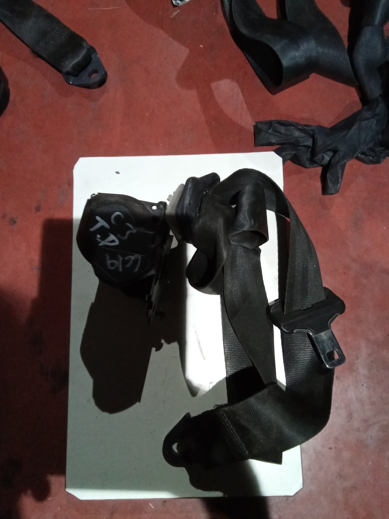 Cinturon trasero derecho citroen c3 '03