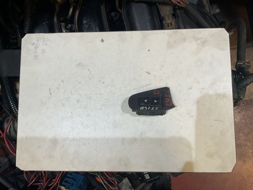 [Sin referencia] Botonera eleva lunas derecha fiat stilo '05