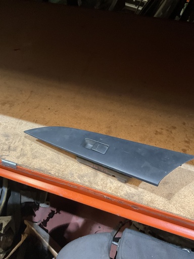 [03123100] Botonera elevalunas derecha mazda 3 ‘05