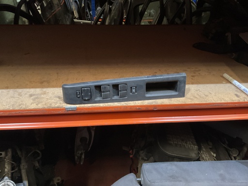 [Sin referencia] Botonera eleva lunas mazda 5 ‘03