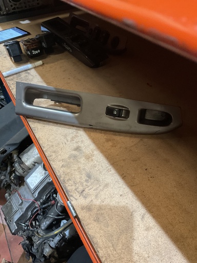 [Sin referencia] Botonera eleva lunas derecha kia carens ‘05