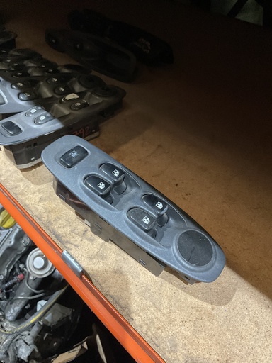 [620W10270] Botonera eleva lunas hyundai acent ‘04