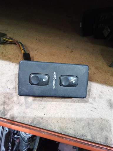 Botonera eleva lunas derecha hyundai galloper '94