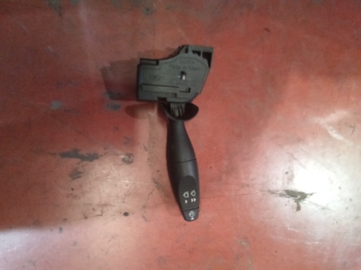 [1S7T17A553DD] Mando de limpiaparabrisas ford fiesta '04