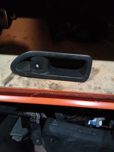 [28087] Botonera eleva lunas izquierda renault laguna ii '04