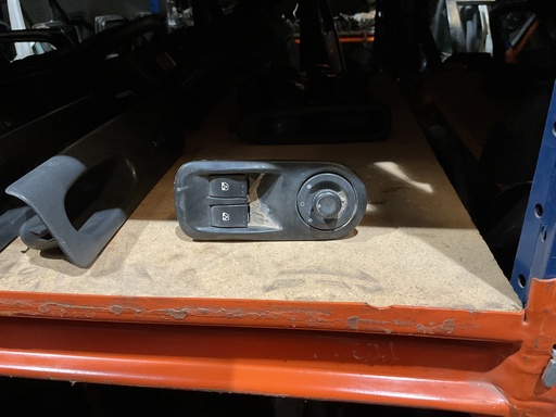 [Sin referencia] Botonera eleva lunas renault master ‘03