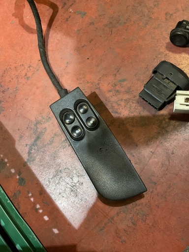 [90383584] Botonera eleva lunas opel astra f ‘93