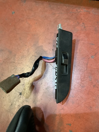 [Sin referencia] Botonera eleva lunas derecha bertone freeclimber ‘92