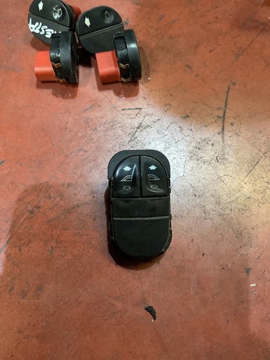 [95A614529BA] Botonera eleva lunas ford scort ‘95