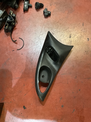 [Sin referencia] Botonera eleva lunas ford focus ‘02