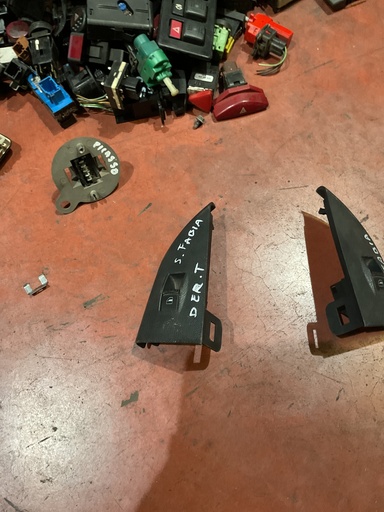 [Sin referencia] Botonera eleva lunas tras. skoda fabia ‘05