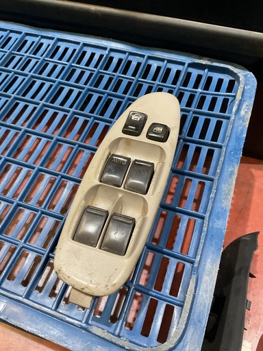 [Sin referencia] Botonera eleva lunas nissan almera tino ‘00