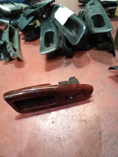 [Sin referencia] Botonera eleva lunas tras. derecha chevrolet nubira '00