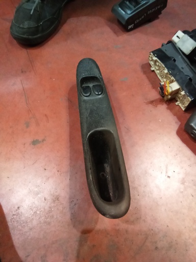 [Sin referencia] Botonera eleva lunas derecha daewoo lanos '02