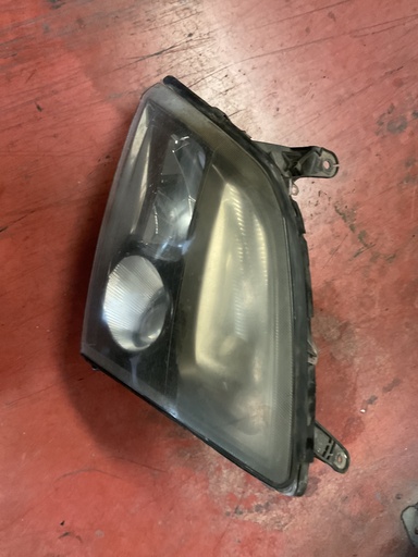 Faro izquierdo opel vectra c fondo negro