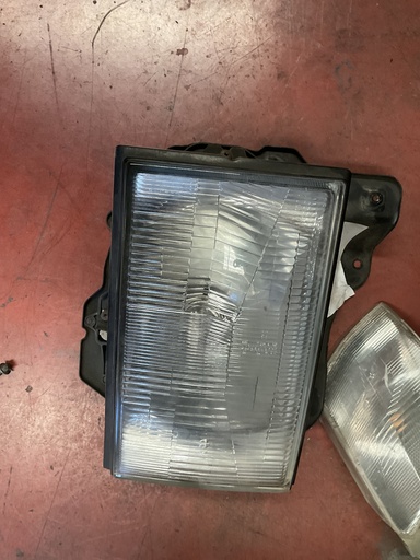 Faro derecho opel monterey