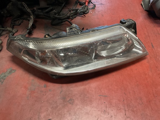 [8200002847] Faro derecho renault laguna ii