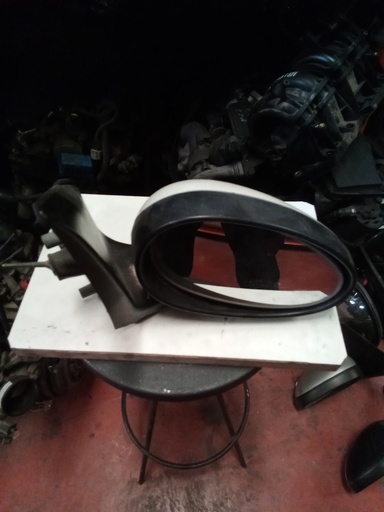 Retrovisor derecho manual rover 25 '00