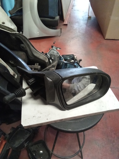 [047110] Retrovisor derecho manual opel Corsa b '97