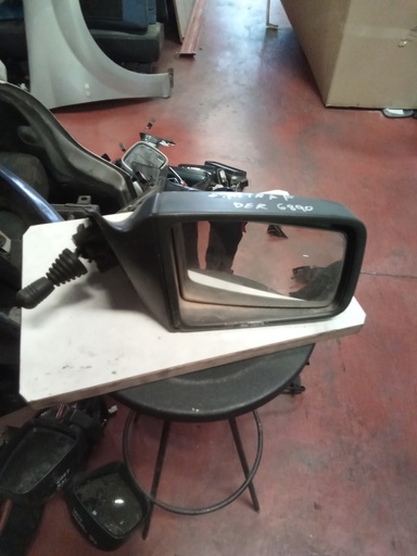 [0117393] Retrovisor derecho manual opel astra f '95