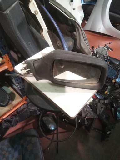 Retrovisor derecho manual renault 21 '88