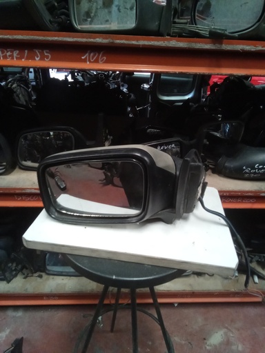 [0117373] Retrovisor izquierdo volvo v40 '95