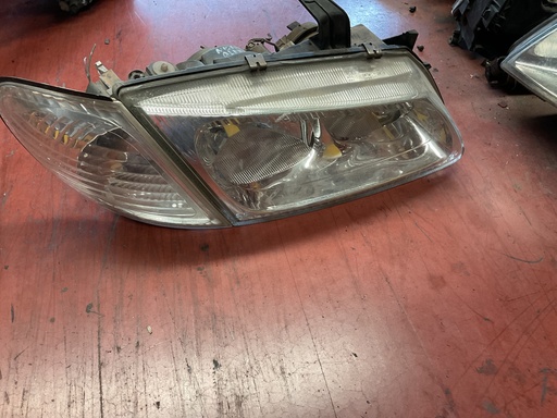 Faro derecho Nissan Almera Año 2002