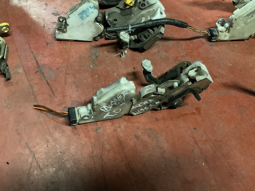 [Sin referencia] Cerradura trasera derecha nissan terrano ‘99