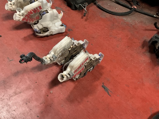 [Sin referencia] Cerradura delantera derecha nissan x-trail ‘03