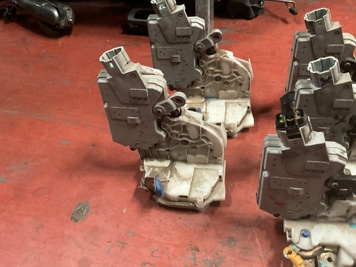 [Sin referencia] Cerradura trasera izquierda nissan primera ‘99