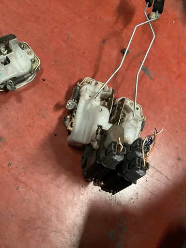 [Sin referencia] Cerradura delantera derecha honda hrv ‘01