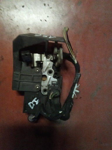 Cerradura delantera izquierda alfa 156 '97