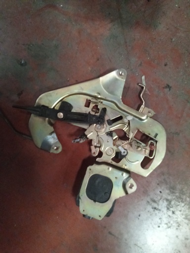 Cerradura trasera derecho Kia Carnival '05