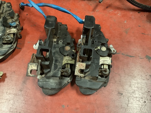 [Sin referencia] Cerradura delantera derecha kia carnival ‘03