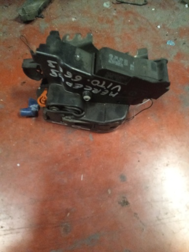Cerradura delantera derecha Mercedes vito '03