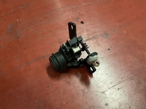 [A1687400] Cerradura maletero mercedes clase A W168 ‘02