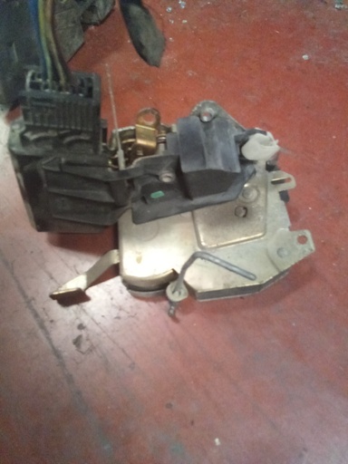 [8353012] Cerradura delantera derecha BMW serie 5 E39 '91