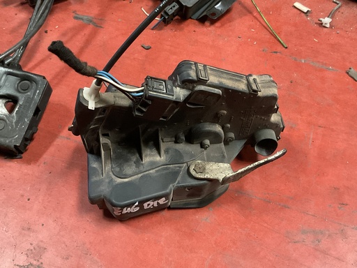 [Sin referencia] Cerradura delantera izquierda bmw serie 3 E46 ‘02