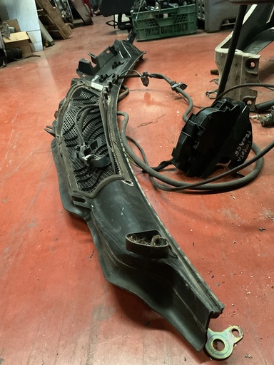 [A2048300013] Vierte aguas mercedes clase c W204 ‘07