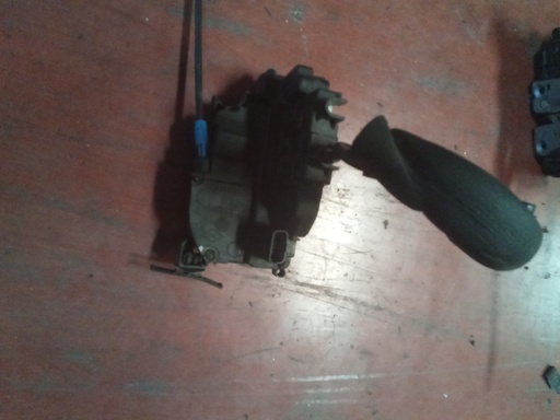 [805000204R] Cerradura trasera derecha Renault laguna '08