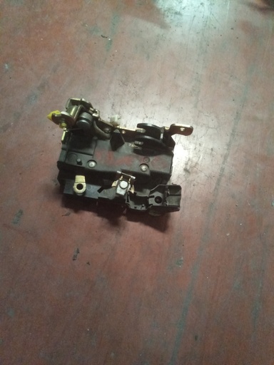 Cerradura delantera derecha Renault Kangoo '00